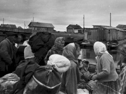 Село Ловозеро, 1960 год. Жители с. Воронье прибыли в Ловозеро