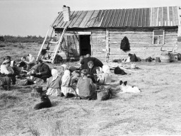 Озеро Ловозеро, Нижняя салма (Вульме чуэлльм), 1956 год. Привал после рыбалки