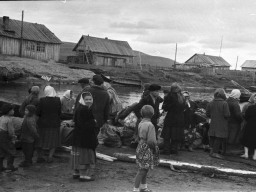 Село Ловозеро, 1960 год. Жители с. Воронье прибыли в Ловозеро