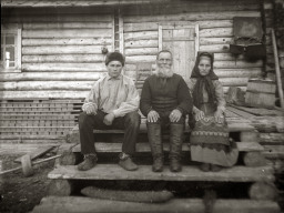 Семья саама Я.Н. Голышева из  с. Каневка. 1928 г.