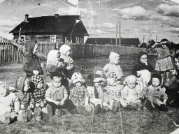Детский сад на прогулке. с.Краснощелье