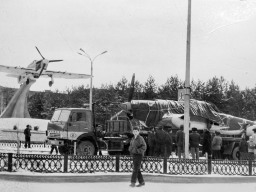 П. Ревда, транспортировка самолёта Ил-2. 1989 год