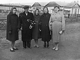 Ловозеро. На улице Советская подле КБО