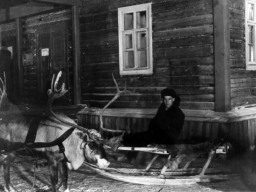 Ловозеро. Здание???. 196x. Из фотоархива А.Пшеничникова