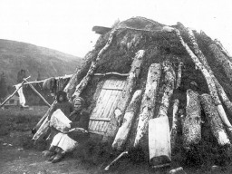 Саамская вежа на берегу о.Ловозеро. Губа Мотка. Начало XX-века