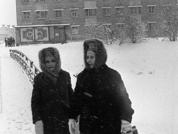 Ловозеро - 198? год. У моста через р.Вирма. Ул.Колхозная (ныне Вокуева)