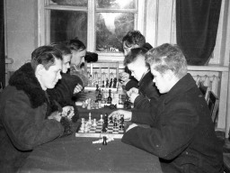 Ловозеро - 197x. В ЦРДК шахматный матч
