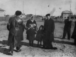 с.Ловозеро. На улице Советской. 1956 (57) год. Школа. 