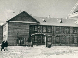 с.Ловозеро - конец 1940-x. Школа. 