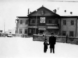 с.Ловозеро. Здание райисполкома. 1960 г.