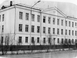 Ловозеро. Школа-интернат. 197х год