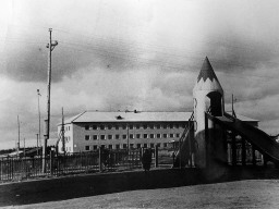 Ловозеро - 1970е. Двор д/садика &quot;Олененок&quot;, интернат
