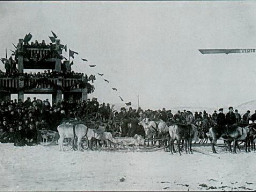 Мурманск 1930-х г. Памятник  жертвам интервенции сквер на Ленинградской улице