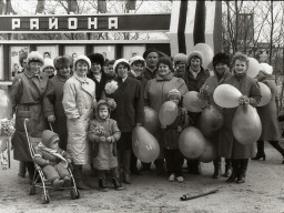 В с.Ловозеро. На первомайской демонстрации. 1980-е