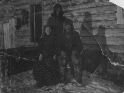 Семья Чупровых - ловозерские оленеводы. 1939 год