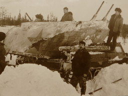 Транспортировка частей найденного самолета времен ВОВ, 1980-е