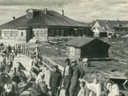 Ловозеро. Гуляния на мосту через р.Вирма. 1930-е