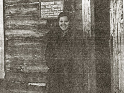 У ловозерской районной библиотеки. 1952 год