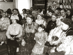 Открытие сектора литературы народов Севера в библиотеке с.Ловозеро. Апрель 1992 года