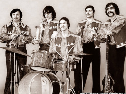 Вокально-инструментальный ансамбль (ВИА) ДК с.Ловозера. 1980-е