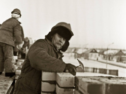 На строительстве здания Районной администрации. 1980-е