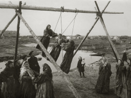Ижемские пасхальные качели "ширана качаль" в с.Ловозеро. 1950-е