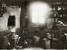 Интерьер избы. Ловозеро. 1930-е