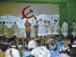 Выступает народный самодеятельный ансамбль песни и танца &quot;Луявьр&quot;. 1980-е