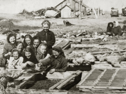 В селе Ловозеро. 1950-е