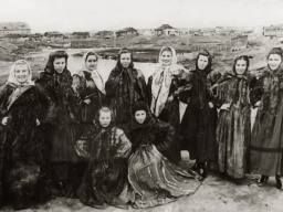 Молодежь Ловозера, участники художественной самодеятельности. 1950-е