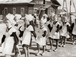 Кто шагает дружно в ряд? Пионерский наш отряд! Ловозеро. 1960-е