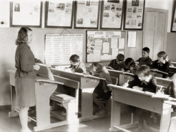 Урок ведёт Мельникова Нина Трофимовна. ЛСШ. 1970-е