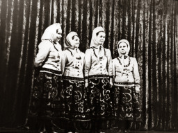 Саамский квартет на концерте, посвященном I районному Празднику Севера. 1972 г.