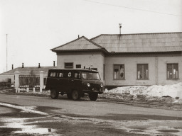 Больничный городок в районном центре. На переднем плане здание детского отделения, построенная в 1928 г. 1980 г.