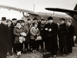 Встреча норвежской делегации  в с. Ловозеро. 3-й слева Терентьев А.П. 1961 г.