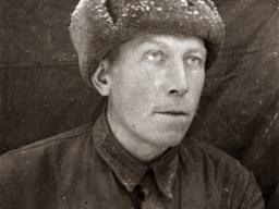 Погрудный портрет Юшкевича Николая Дмитриевича - учителя средней школы  с. Ловозеро. 1942 г.