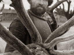Тимофей Дмитриев – саам-оленевод из колхоза «Доброволец». 1937 г.