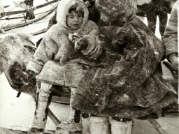 Дети оленеводов в Долине Уюта на Празднике Севера. Март 1991 г.