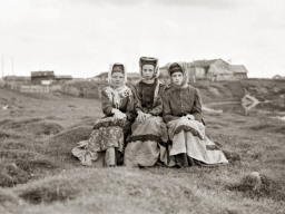 Саамские девушки.  Ловозеро. 1958 г.