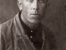 Юшкевич Николай Дмитриевич, учитель ловозерской школы конца 1920-30-х гг., организатор и руководитель ловозерского драмкружка. 1928 год