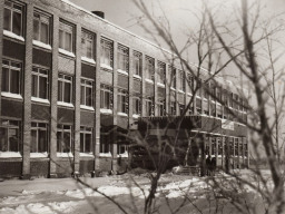 Здание Ловозерской средней школы. 1980 год
