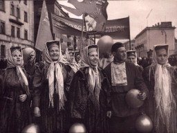 Шествие колонны Ловозерского района. 1957 год