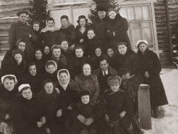 Коллектив Ловозерской больницы. 1948 год