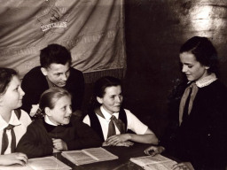 Штаб дружины пионерской организации средней школы села Ловозеро. 1963-1964 год