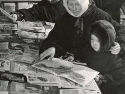 В книжном магазине села Ловозеро. 1962 год