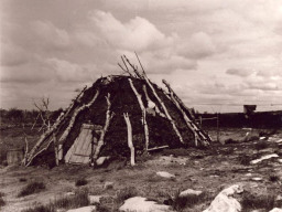 Последняя вежа близ Ловозера в районе Малого Зимника (7 км от Ловозера). 1960-е год