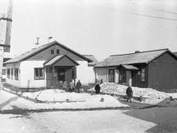 Здание Ловозерской библиотеки и читального зала. 1972 год