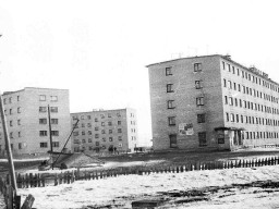 Новые 5-этажные жилые дома на ул. Колхозной с. Ловозеро. 1972 год