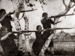 Комсомольцы с.Ловозеро на военных учениях. Лето 1943 года