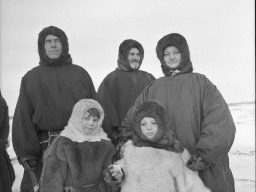 Зрители и болельщики на районном Празднике Севера в Ловозере. 1982 год